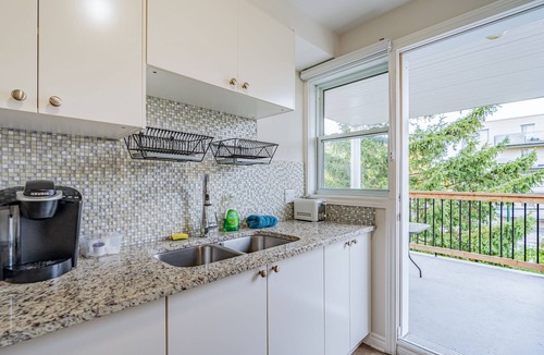 Lachine Apartment | Spacious 3 bdr apartment , Free parking
