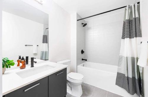 Harwood Apartment | Spacious 3-BDR Home with Incredible View with parking