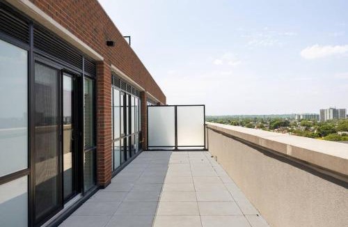 Harwood Apartment | Spacious 3-BDR Home with Incredible View with parking