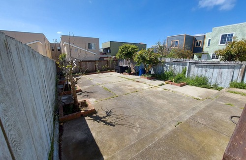 Daly City House | Spacious 3 bdrm, 8 beds, 2 baths w/full kitchen