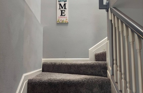 Daly City House | Spacious 3 bdrm, 8 beds, 2 baths w/full kitchen