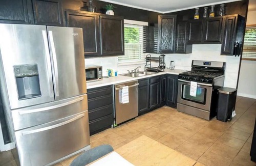 Parkdale House | Spacious 3 bdrm Cincy home