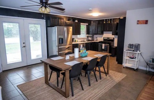 Parkdale House | Spacious 3 bdrm Cincy home