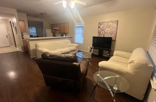College Park House | Spacious 3 bed/2 bathroom House in Conroe, TX