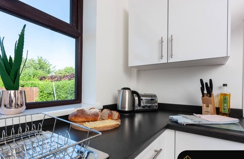 Coxhoe Apartment | Spacious 3 bed, 2 min drive from amazon and A1