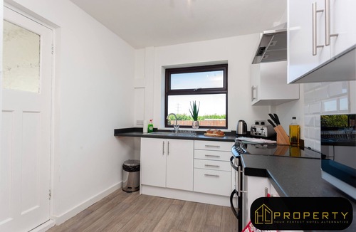 Coxhoe Apartment | Spacious 3 bed, 2 min drive from amazon and A1