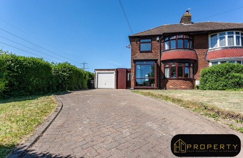 Coxhoe Apartment | Spacious 3 bed, 2 min drive from amazon and A1