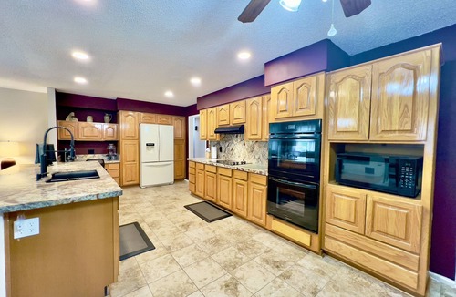 Mountain Home House | Spacious 3 bed, 2 bath home, 5 min to town square, close to Baxter Hospital