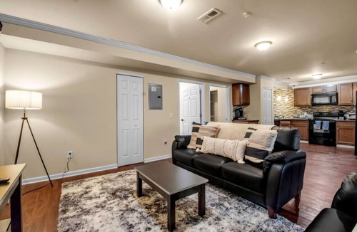 Amherst Apartment | Spacious 3 bed/3 bath Apartment No stairs