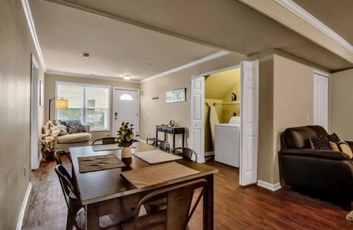 Amherst Apartment | Spacious 3 bed/3 bath Apartment No stairs