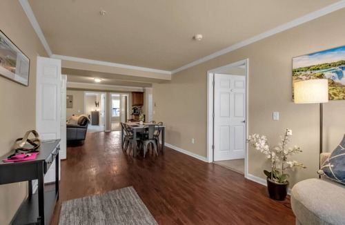 Amherst Apartment | Spacious 3 bed/3 bath Apartment No stairs