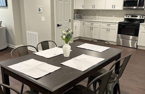 Amherst Apartment | *Spacious 3 bed/3 bath apartment near airport/UB*