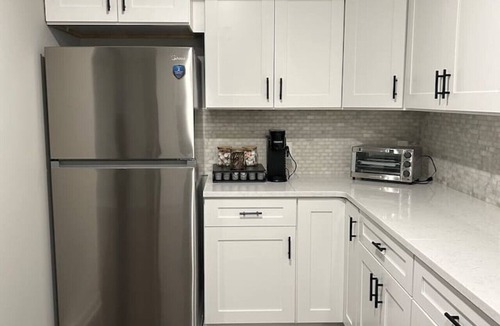 Amherst Apartment | *Spacious 3 bed/3 bath apartment near airport/UB*