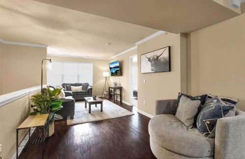 Amherst Apartment | Spacious 3 bed 3 bath apartment near airport UB