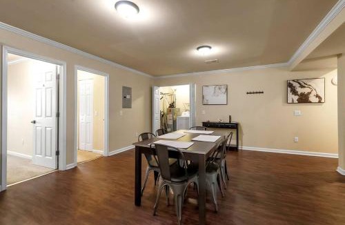 Amherst Apartment | Spacious 3 bed 3 bath apartment near airport UB