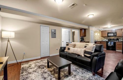 Amherst Apartment | Spacious 3 bed 3 bath Apartment No stairs