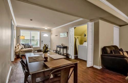 Amherst Apartment | Spacious 3 bed 3 bath Apartment No stairs