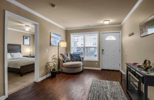 Amherst Apartment | Spacious 3 bed 3 bath Apartment No stairs