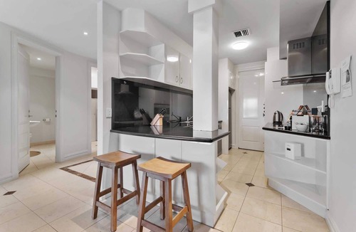 East Melbourne Apartment | Spacious 3-Bed Apartment by the MCG