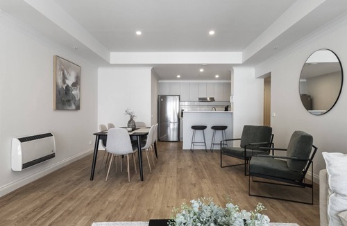 Melbourne Central Business District Apartment | Spacious 3-Bed Apartment in Melbourne CBD