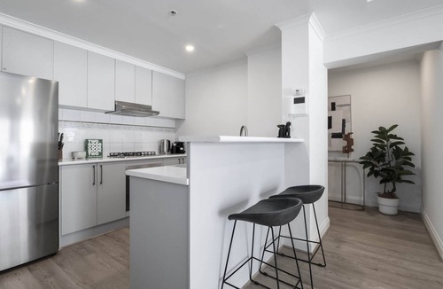 Melbourne Central Business District Apartment | Spacious 3-Bed Apartment in Melbourne CBD