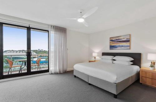 East Melbourne Apartment | Spacious 3-Bed Apartment by the MCG