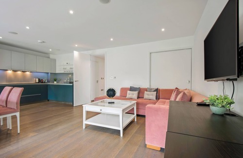 Hoxton West Apartment | Spacious 3 Bed Apartment in Angel
