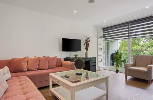 Hoxton West Apartment | Spacious 3 Bed Apartment in Angel