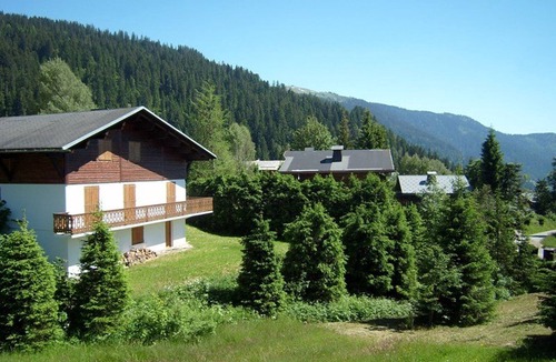 Cohennoz Apartment | Spacious 3-Bed Apt for 8, 80m from Cernix Slopes, Pet-Friendly, Terrace, Parking