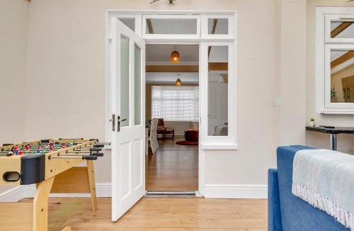 Chapel End House | Spacious 3-bed boho escape with large garden & parking