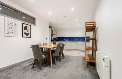 Doncaster Apartment | Spacious 3 Bed Budget Apartment in Doncaster