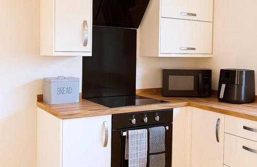 Barrow Gurney House | Spacious 3-Bed Contractor-Friendly Home – Bristol