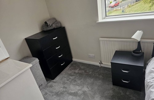 Barrow Gurney House | Spacious 3-Bed Contractor-Friendly Home – Bristol