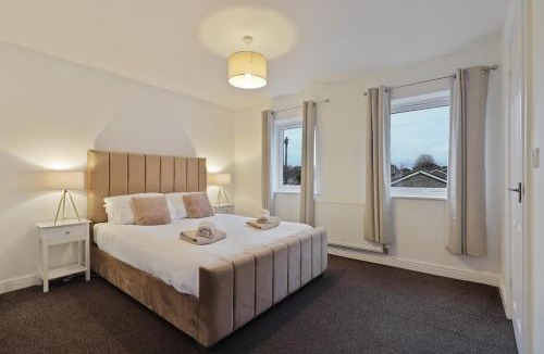 Thurnscoe Apartment | Spacious 3 Bed - FREE Parking - Great for Workers