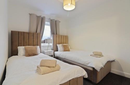 Thurnscoe Apartment | Spacious 3 Bed - FREE Parking - Great for Workers
