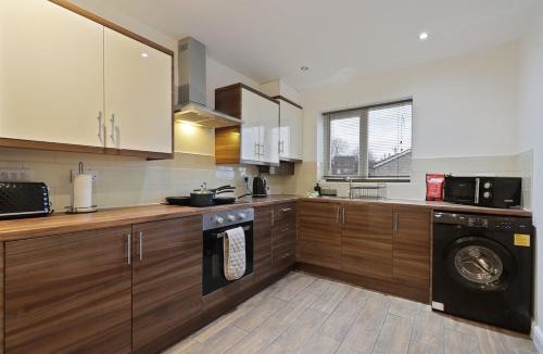 Thurnscoe Apartment | Spacious 3 Bed - FREE Parking - Great for Workers