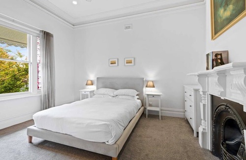 Kensington House | Spacious 3-Bed Home near Flemington Racecourse