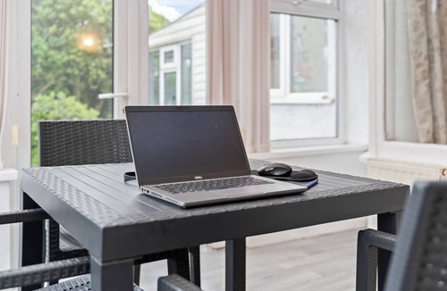 Moffat House | Spacious 3-Bed House in Birmingham