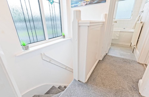 Moffat House | Spacious 3-Bed House in Birmingham