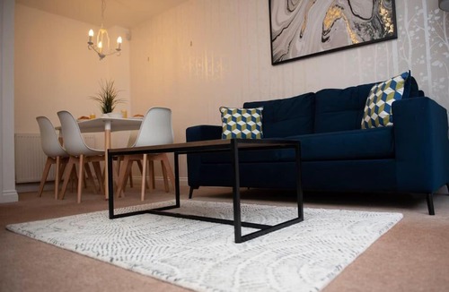 Cribbs Causeway House | Spacious 3 Bed House in Bristol