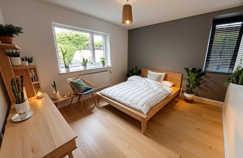 College Apartment | Spacious 3-bed in Dulwich with parking