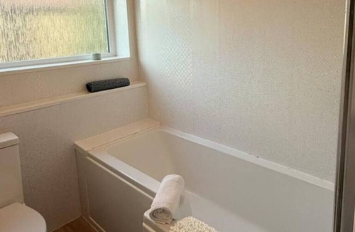 Horsham Apartment | Spacious 3 Bed In Central Horsham