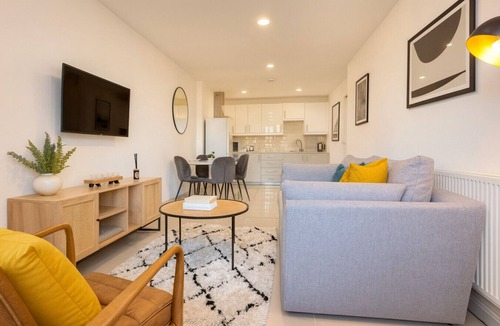 Leeds Apartment | Spacious 3 Bed | Leeds | Contractors