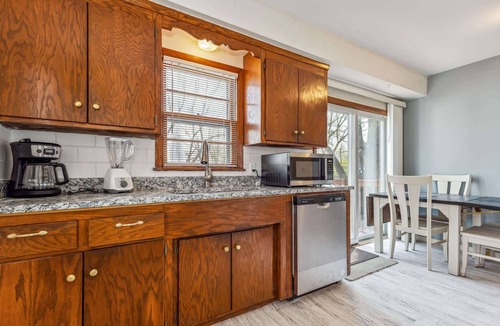 Crystal Apartment | Spacious 3-Bed Loft Home, Private Deck & Fire Pit