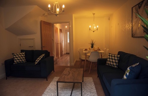 Cribbs Causeway House | Spacious 3 bed town house in Bristol.