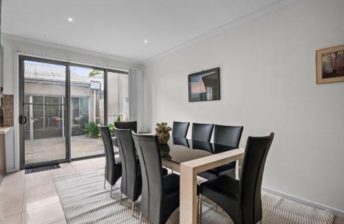Coburg Apartment | Spacious 3-Bed Townhouse in Coburg