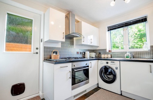 Worcester House | Spacious 3 Bedroom Home with Parking