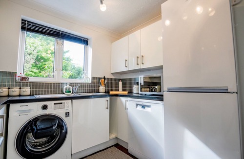 Worcester House | Spacious 3 Bedroom Home with Parking