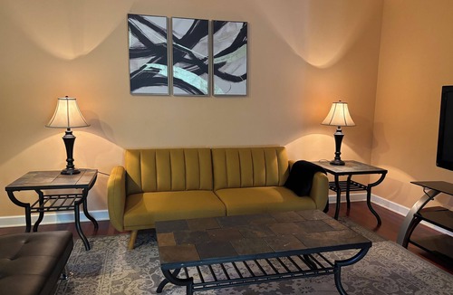 Schaumburg House | Spacious 3-bedroom home with loft