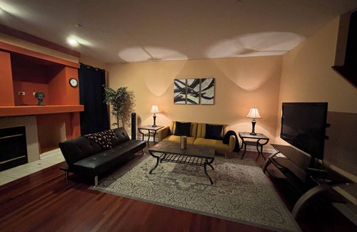 Schaumburg House | Spacious 3-bedroom home with loft